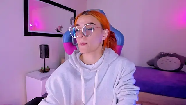 Snapshot of celeste_blazze_ chatting on 02-17-26, 04:46 celeste blazze online show from 02-17-26, 04:46