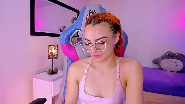 Snapshot of celeste_blazze_ chatting on 02-18-26, 04:14 celeste blazze online show from 02-18-26, 04:14