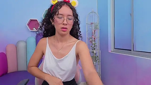 Sasha-Monroe online show from 12-15-25, 11:53