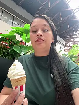 Snapshot of chanelketty chatting on 11-20-25, 03:45 chanelketty online show from 11-20-25, 03:45