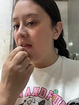 Snapshot of chanelketty chatting on 12-14-25, 02:55 chanelketty online show from 12-14-25, 02:55