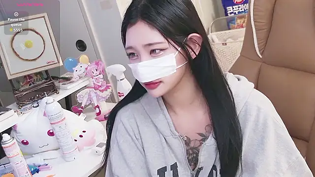 Milk Sola online show from 06-01-26, 03:14