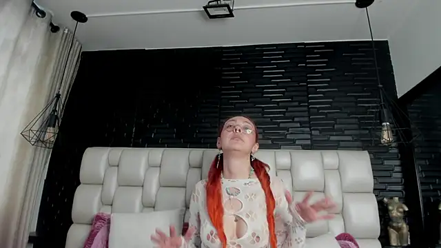 EmilyyRed online show from 10-25-25, 07:52