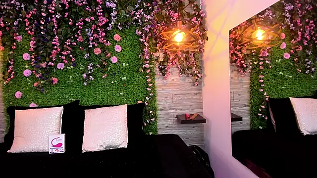 EmilyyRed online show from 11-08-25, 09:13