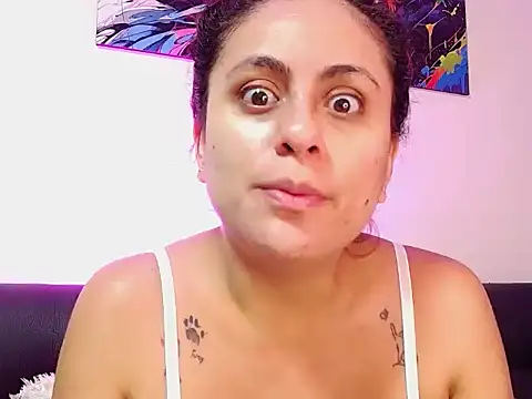 Caroline Jons online show from 11-15-25, 01:18