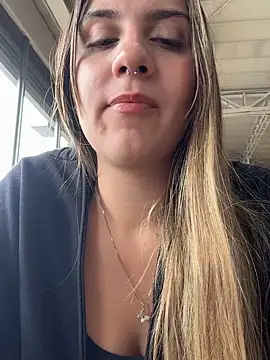 Snapshot of sarah_honey__ chatting on 07-28-26, 03:43 sarah honey online show from 07-28-26, 03:43