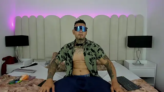 honey madness online show from 11-02-25, 05:26