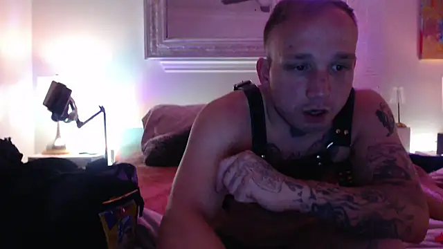 Snapshot of MikeHawke1995 chatting on 10-26-25, 01:22 MikeHawke1995 online show from 10-26-25, 01:22