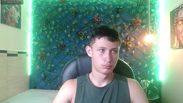 Snapshot of Garuo_18 chatting on 11-21-25, 03:38 Garuo 18 online show from 11-21-25, 03:38