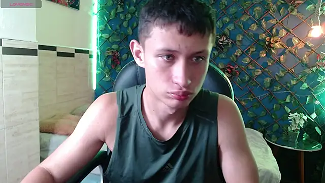 Snapshot of Garuo_18 chatting on 11-23-25, 02:55 Garuo 18 online show from 11-23-25, 02:55