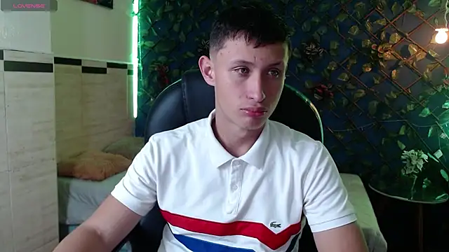 Snapshot of Garuo_18 chatting on 11-25-25, 03:28 Garuo 18 online show from 11-25-25, 03:28