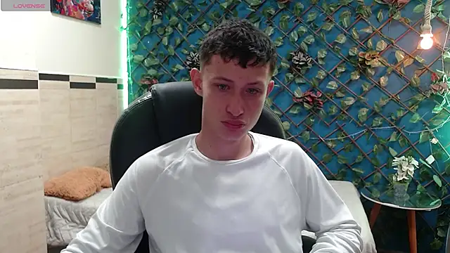 Snapshot of Garuo_18 chatting on 11-26-25, 03:07 Garuo 18 online show from 11-26-25, 03:07