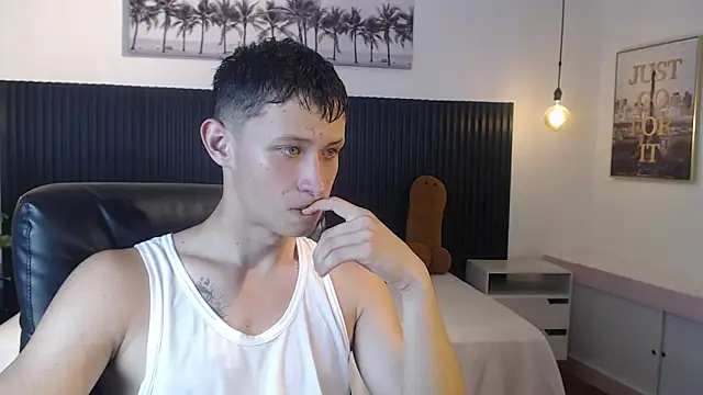 Snapshot of Garuo_18 chatting on 12-01-25, 07:08 Garuo 18 online show from 12-01-25, 07:08