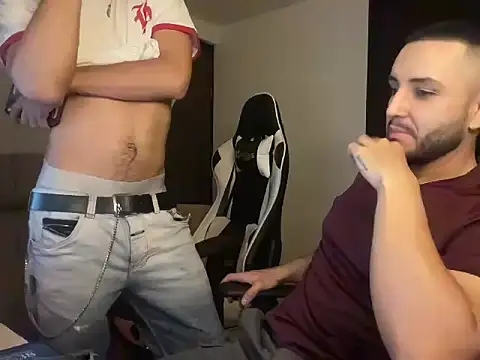 Snapshot of lionandreough chatting on 11-04-25, 11:37 lionandreough online show from 11-04-25, 11:37