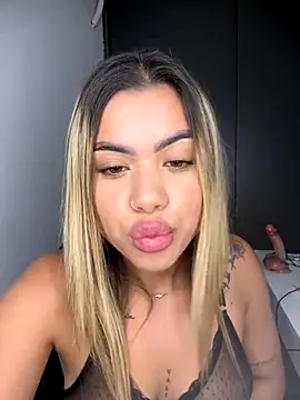 Snapshot of Alanna-foxx chatting on 10-28-25, 03:10 Alanna-foxx online show from 10-28-25, 03:10