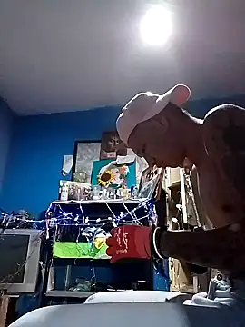 Snapshot of Ojitosbrrr chatting on 11-18-25, 09:03 Ojitosbrrr online show from 11-18-25, 09:03