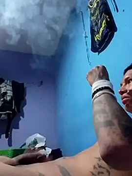 Snapshot of Ojitosbrrr chatting on 11-22-25, 07:51 Ojitosbrrr online show from 11-22-25, 07:51