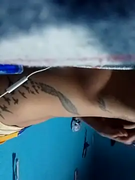 Snapshot of Ojitosbrrr chatting on 12-04-25, 10:02 Ojitosbrrr online show from 12-04-25, 10:02