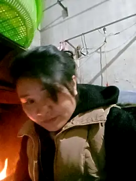 Snapshot of Beny_x chatting on 12-16-25, 11:26 Beny x online show from 12-16-25, 11:26