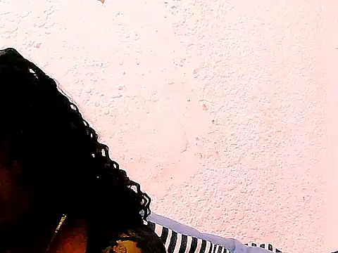 Snapshot of DOVE85 chatting on 11-14-25, 01:54 DOVE85 online show from 11-14-25, 01:54