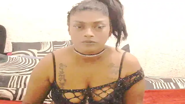 Snapshot of DOVE85 chatting on 12-17-25, 11:38 DOVE85 online show from 12-17-25, 11:38