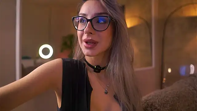 MaddieBryggs online show from 04-17-26, 06:33