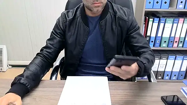 Snapshot of Evasionee chatting on 11-11-25, 07:41 Evasionee online show from 11-11-25, 07:41