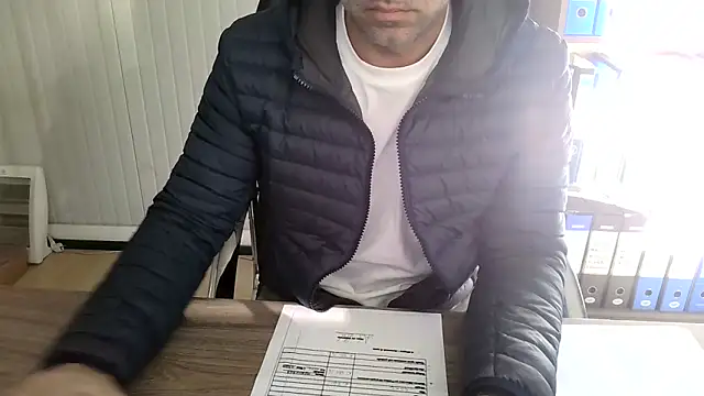 Snapshot of Evasionee chatting on 11-19-25, 08:14 Evasionee online show from 11-19-25, 08:14