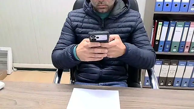 Snapshot of Evasionee chatting on 11-21-25, 07:29 Evasionee online show from 11-21-25, 07:29