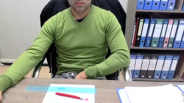 Snapshot of Evasionee chatting on 11-25-25, 08:25 Evasionee online show from 11-25-25, 08:25