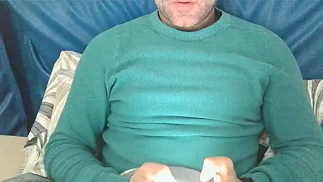 Snapshot of Evasionee chatting on 12-02-25, 08:26 Evasionee online show from 12-02-25, 08:26