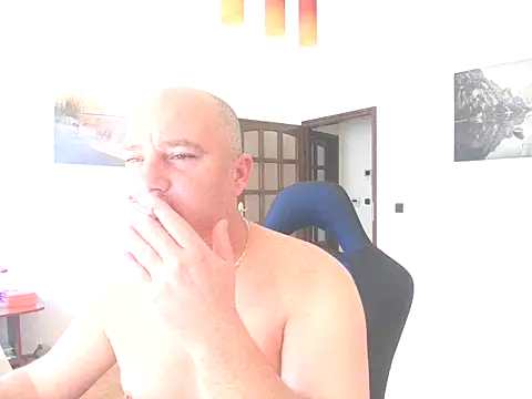 Snapshot of HunMike chatting on 11-23-25, 07:08 HunMike online show from 11-23-25, 07:08