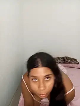 Snapshot of Angeeelina@xh chatting on 02-01-26, 01:04 Angeeelinaxh online show from 02-01-26, 01:04