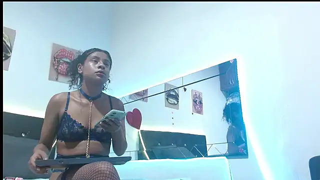 Snapshot of antonella_pink2 chatting on 02-15-26, 08:02 antonella pink2 online show from 02-15-26, 08:02