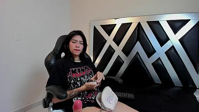 CloePerson online show from 11-28-25, 11:57