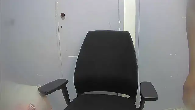 Snapshot of ThePeacheese chatting on 12-13-25, 08:04 ThePeacheese online show from 12-13-25, 08:04