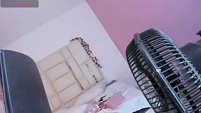 Maxxine VX online show from 11-22-25, 08:35