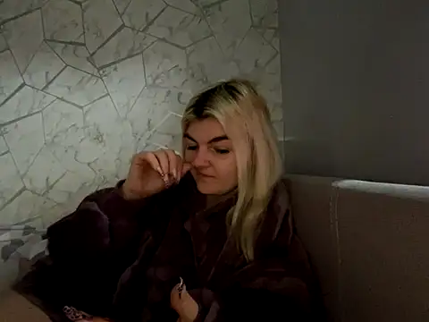 rosie-hipstergal online show from 11-15-25, 01:51