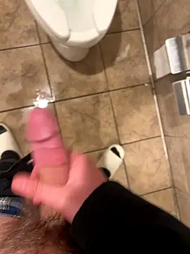 Snapshot of slimshadypt2 chatting on 11-18-25, 01:33 slimshadypt2 online show from 11-18-25, 01:33