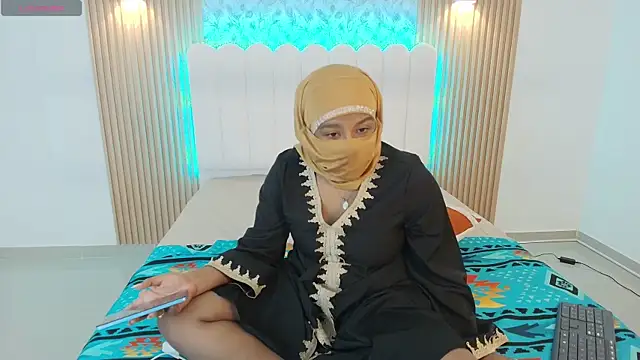 Snapshot of Lina_arabiann chatting on 11-30-25, 11:20 Lina arabiann online show from 11-30-25, 11:20