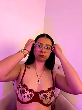 Snapshot of Miaa_sr chatting on 11-02-25, 06:32 Miaa sr online show from 11-02-25, 06:32