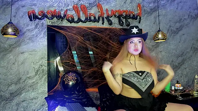 VelvetKiss  online show from 10-31-25, 04:52