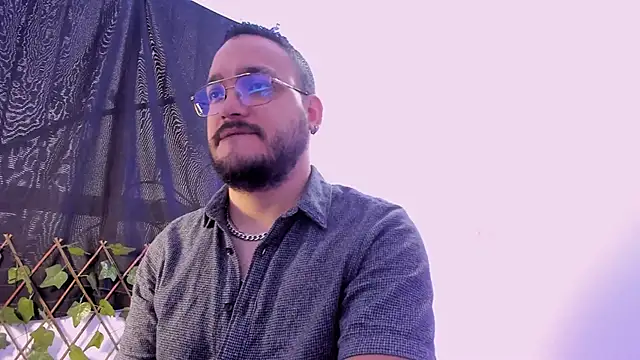 Snapshot of MarkWolfe1 chatting on 10-27-25, 07:18 MarkWolfe1 online show from 10-27-25, 07:18