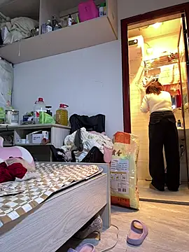 Snapshot of Zuzu-6 chatting on 02-17-26, 05:48 Zuzu-6 online show from 02-17-26, 05:48