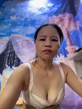 Snapshot of Zuzu-6 chatting on 05-27-26, 12:29 Zuzu-6 online show from 05-27-26, 12:29