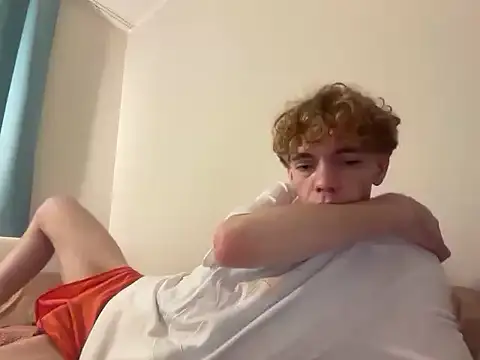 BrunoTwinkXXL online show from 10-25-25, 08:03