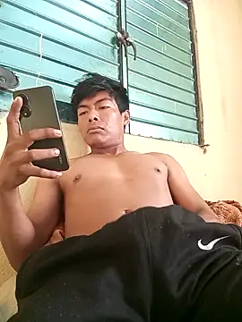 GuzzMiranda18 online show from 12-20-25, 04:47