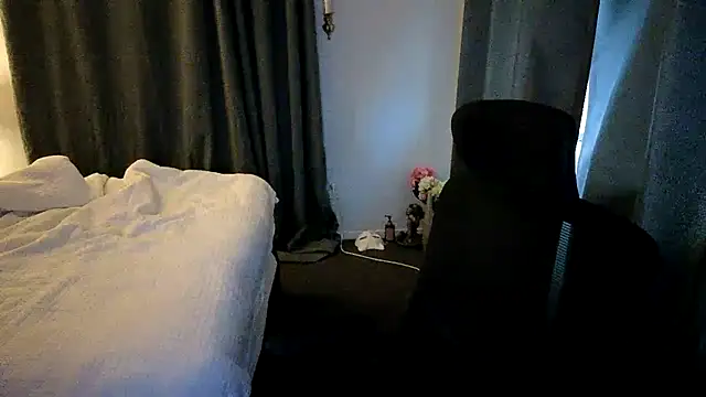 Snapshot of john_clarisa chatting on 12-21-25, 07:37 john clarisa online show from 12-21-25, 07:37