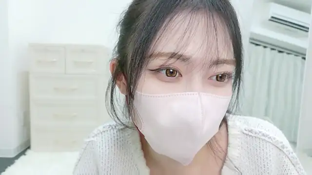 Snapshot of annachan_v chatting on 04-10-26, 02:33 annachan v online show from 04-10-26, 02:33