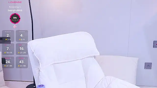 Snapshot of xiaoxi---n chatting on 06-19-26, 05:56 xiaoxi---n online show from 06-19-26, 05:56